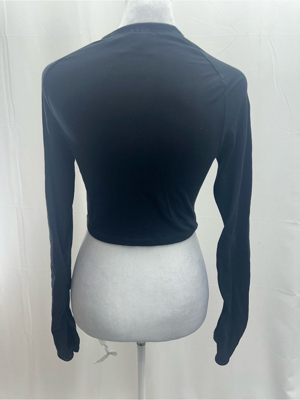 Gymshark Women's Black Long-Sleeve Cropped Top - Picture 4 of 4